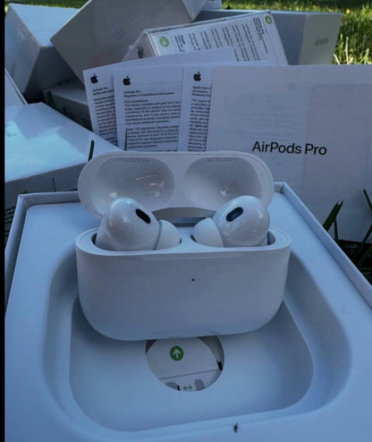 KOMPLET: AirPods Pro 2 + Brzi punjač 25W sa Lightning kablom